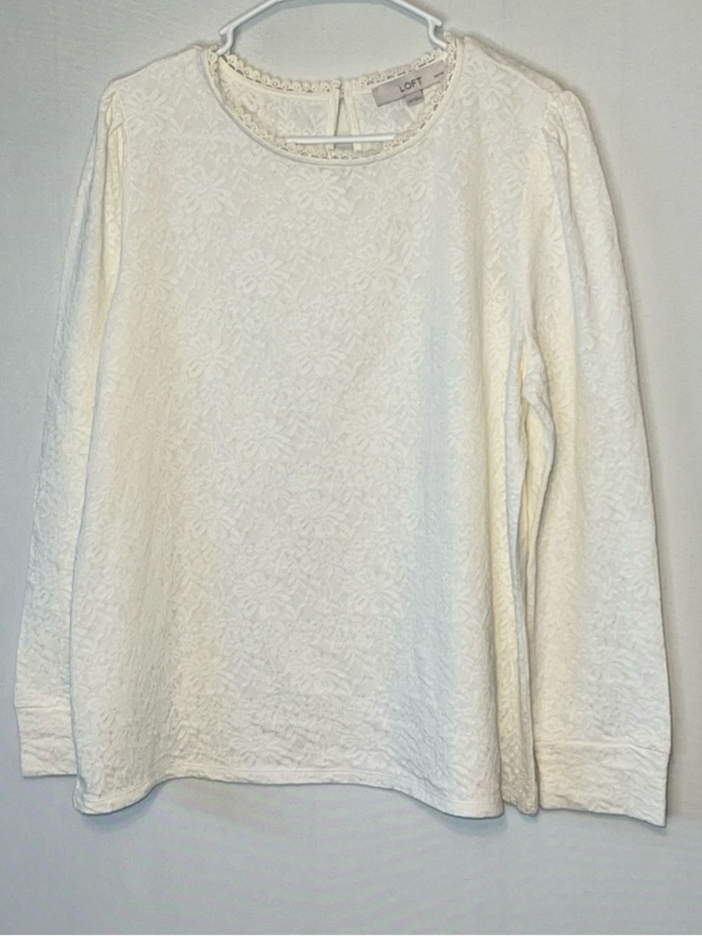 Loft Size XXLP Solid White Pullover Long Sleeved Lace Keyhole Back Floral Blouse